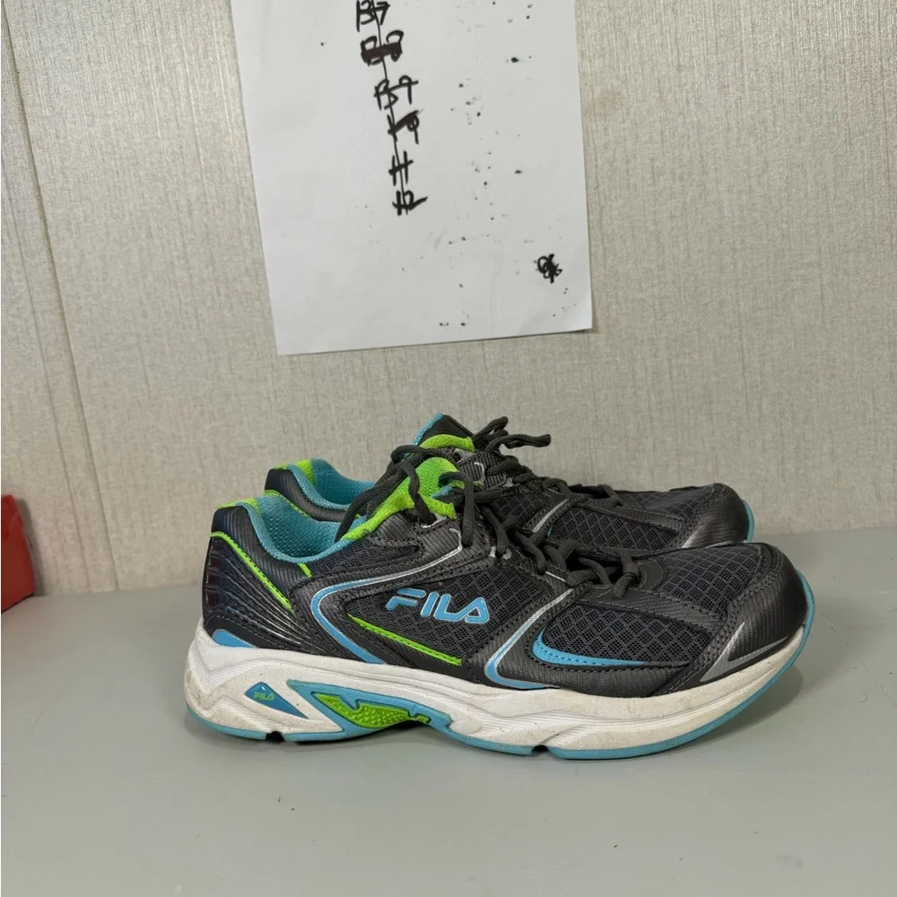 Fila Windshift Women’s Sneakers. Size‎ 9